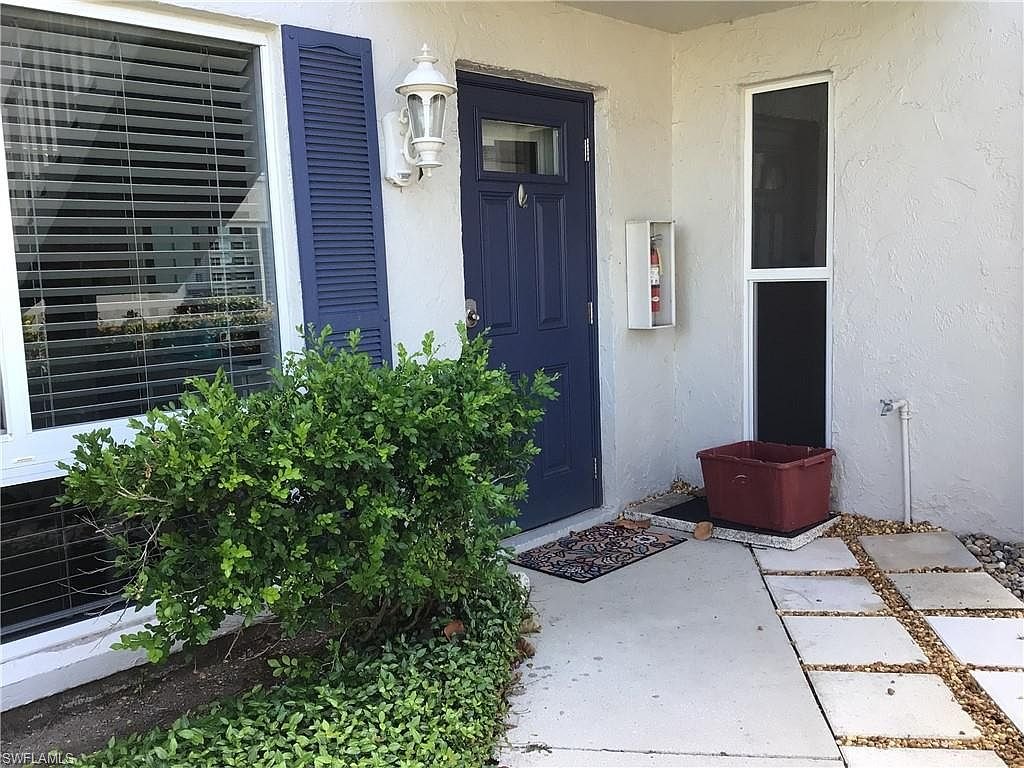 Front entry, 195 Peppermint Ln W #881